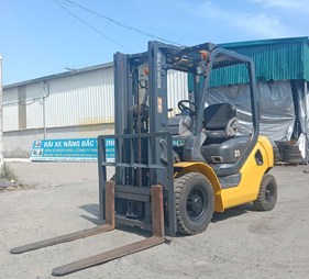 XE NÂNG DẦU 2,5 TẤN KOMATSU FD25T-17 303832