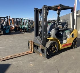XE NÂNG DẦU 2,5 TẤN KOMATSU FD25T-17 305896