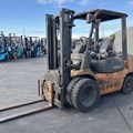 XE NÂNG DẦU 2,5 TẤN TOYOTA 7FD25 42030