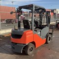 XE NÂNG DẦU 2,5 TẤN TOYOTA 02-8FD25 64610