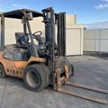 XE NÂNG DẦU 2,5 TẤN TOYOTA 7FD25 42030