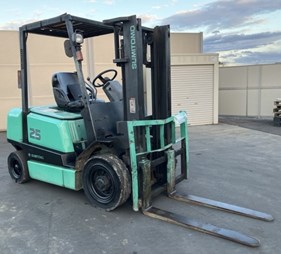 XE NÂNG DẦU 2,5 TẤN SUMITOMO 11-FD25PVIIXA