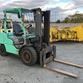 XE NÂNG DẦU 3 TẤN MITSUBISHI FDE30T F14F-10037