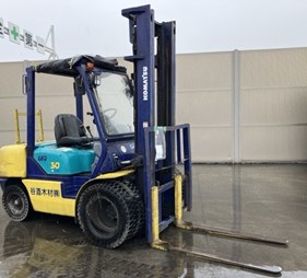 XE NÂNG DẦU 3 TẤN KOMATSU FD30w-12 522168