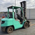 XE NÂNG DẦU 3 TẤN MITSUBISHI FDE30D F14F-10992