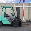 XE NÂNG DẦU 3 TẤN MITSUBISHI FDE30T F14F-10037