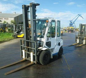 XE NÂNG XĂNG 2 TẤN KOMATSU FG20T-16 753084