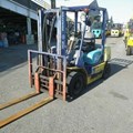 XE NÂNG DẦU 2,5 TẤN KOMATSU FD25W-12 527350