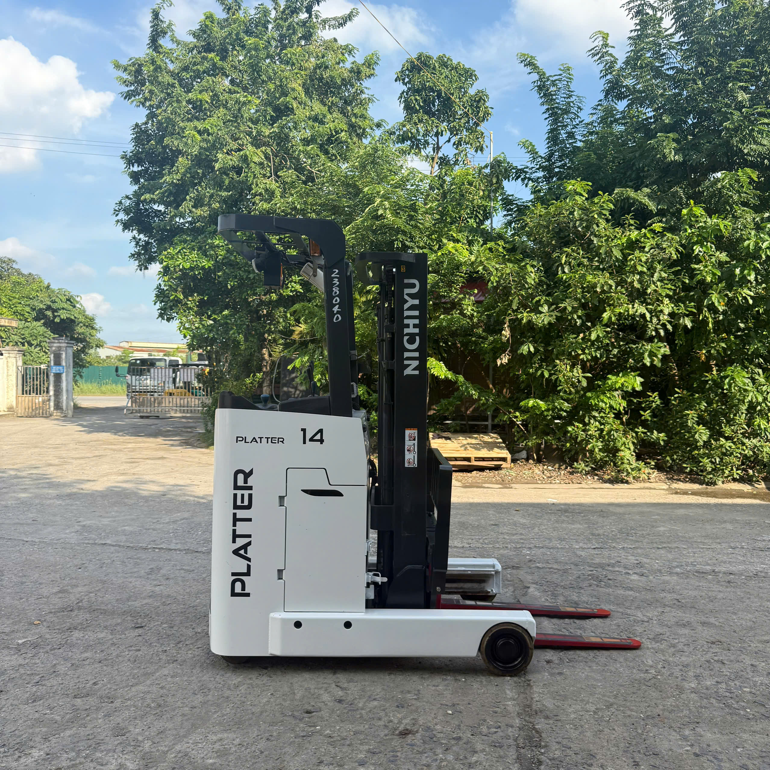 XE NÂNG ĐIỆN 1,4 TẤN ĐỨNG LÁI NICHIYU FBRW14-80-450MCS 131E-15719