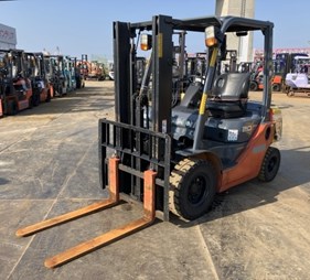 XE NÂNG DẦU 2 TẤN TOYOTA 02-8FD20 A8FD25-71317