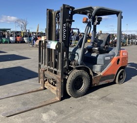 XE NÂNG DẦU 2,5 TẤN TOYOTA 02-8FD25 A8FD25-61145.