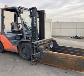 XE NÂNG DẦU 3 TẤN TOYOTA 02-8FD30 A8FDJ35-66890