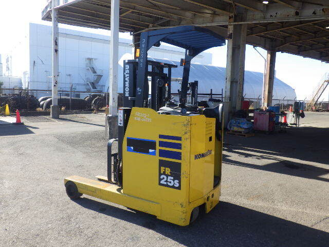 XE NÂNG ĐIỆN KOMATSU 2.5 TẤN ĐỨNG LÁI FR25S-1 R2B-06735