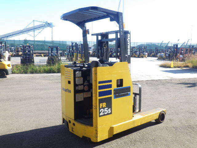 XE NÂNG ĐIỆN KOMATSU 2.5 TẤN ĐỨNG LÁI FR25S-1 R2B-06735