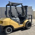 XE NÂNG DẦU 2,5 TẤN KOMATSU FD25T-17 303929