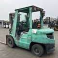 XE NÂNG DẦU 3 TẤN MITSUBISHI FDE30D F14F-11333