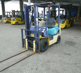 XE NÂNG XĂNG 1 Tấn KOMATSU FG10C- 16 619853