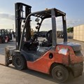 XE NÂNG DẦU 2,5 TẤN TOYOTA 02-8FD25 67706