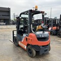 XE NÂNG DẦU 2 TẤN TOYOTA 02-8FD20 A8FD25-66812