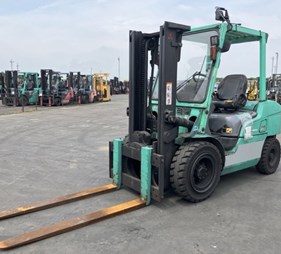 XE NÂNG DẦU 3 TẤN MITSUBISHI FDE30T F14F-10227