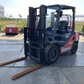 XE NÂNG DẦU 3 TẤN TOYOTA 02-8FD30 A8FDJ35-68396