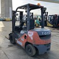 XE NÂNG DẦU 2,5 TẤN TOYOTA 02-8FD25 73232