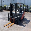 XE NÂNG DẦU 2,5 TẤN TOYOTA 02-8FD25 A8FD25-61432