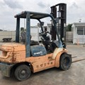 XE NÂNG DẦU 2,5 TẤN TOYOTA 02-8FD25 A8FD25-69614