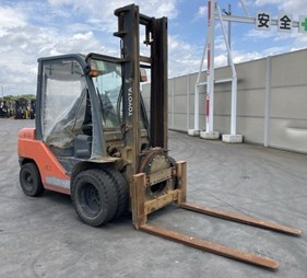 XE NÂNG DẦU 3 TẤN TOYOTA 02-8FD30 A8FDJ35-62907