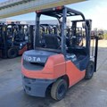 XE NÂNG DẦU 2,5 TẤN TOYOTA 02-8FD25 A8FD25-77087