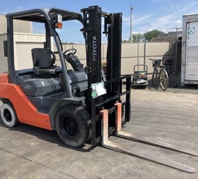 XE NÂNG DẦU 2,5 TẤN TOYOTA 02-8FDL25 A8FDL25-74571