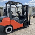 XE NÂNG DẦU 2,5 TẤN TOYOTA 02-8FDL25 A8FDL25-74571