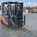 XE NÂNG DẦU 2 TẤN TOYOTA 02-8FD20 A8FD25-70851