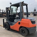 XE NÂNG DẦU 3 TẤN TOYOTA 02-8FD30 A8FDJ35-82306