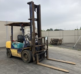 XE NÂNG DẦU 3 TẤN KOMATSU FD30T-12 531522