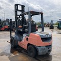 XE NÂNG DẦU 3 TẤN TOYOTA 02-8FD30 A8FDJ35 60154