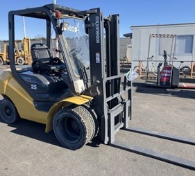 XE NÂNG DẦU 2,5 TẤN KOMATSU FD25T-17 330569