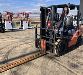 XE NÂNG DẦU 3 TẤN TOYOTA 02-8FD30 A8FDJ35-64694