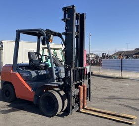 XE NÂNG DẦU 3 TẤN TOYOTA 02-8FD30 A8FDJ35-64713