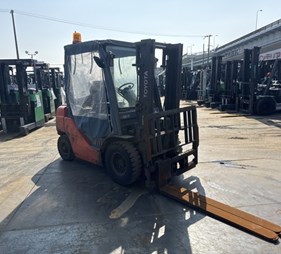 XE NÂNG DẦU 2,5 TẤN TOYOTA 02-8FD25 A8FD25-84616