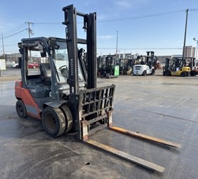 XE NÂNG DẦU 2,5 TẤN TOYOTA 02-8FD25 A8FD25-84555