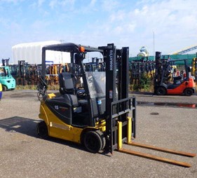 XE NÂNG ĐIỆN 1.5 TẤN KOMATSU FB15-12 856585