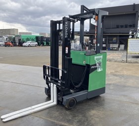 XE NÂNG ĐIỆN 9 TẠ ĐỨNG LÁI TOYOTA 8FBRK9 11456