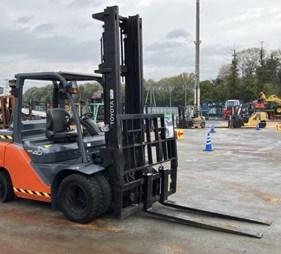 XE NÂNG DẦU 4 TẤN TOYOTA 8FD40 13714