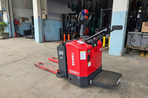 Xe nâng tay điện tiết kiệm chi phí cho kho nhỏ và vừa, tải trọng nâng từ 1 - 1,5 tấn