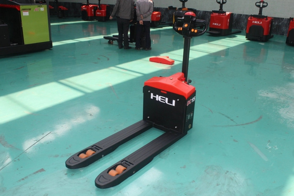 Xe nâng điện kéo chuyên vận chuyển tải trọng 1 - 30 tấn theo tuyến nội bộ nhà xưởng