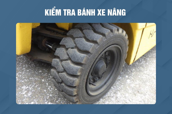 Kiểm tra áp suất bánh trước và bánh sau xe nâng điện