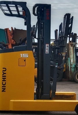 CÁCH LÁI XE NÂNG ĐIỆN ĐỨNG LÁI​ AN TOÀN MÀ BẠN CẦN NẮM RÕ