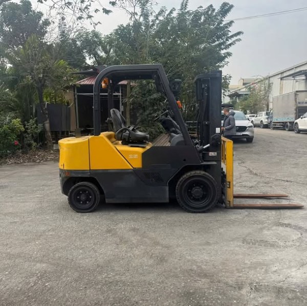 Xe nâng dầu chịu tải tốt trong môi trường công nghiệp khắc nghiệt