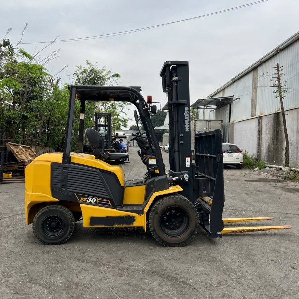 Xe nâng điện cũ Nhật bãi phù hợp doanh nghiệp cần chi phí hợp lý